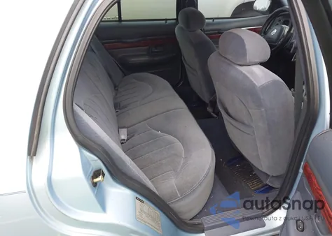 2001 Mercury Grand Marquis Gs z USA, uszkodzony, nr VIN 2MEFM74W01X629717